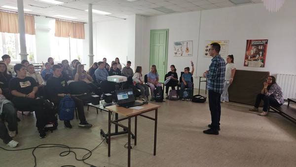 Безбедност деце и младих у дигиталном окружењу (4)