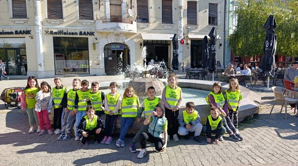 ПРВАЦИ У ДЕЧИЈОЈ НЕДЕЉИ НА КАРАВАНУ БЕЗБЕДНОСТИ САОБРАЋАЈА (14)