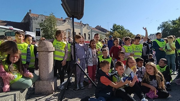 ПРВАЦИ У ДЕЧИЈОЈ НЕДЕЉИ НА КАРАВАНУ БЕЗБЕДНОСТИ САОБРАЋАЈА (26)