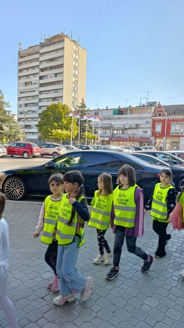 ПРВАЦИ У ДЕЧИЈОЈ НЕДЕЉИ НА КАРАВАНУ БЕЗБЕДНОСТИ САОБРАЋАЈА (27)