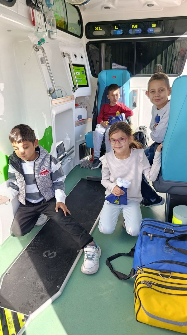 ПРВАЦИ У ДЕЧИЈОЈ НЕДЕЉИ НА КАРАВАНУ БЕЗБЕДНОСТИ САОБРАЋАЈА (28)