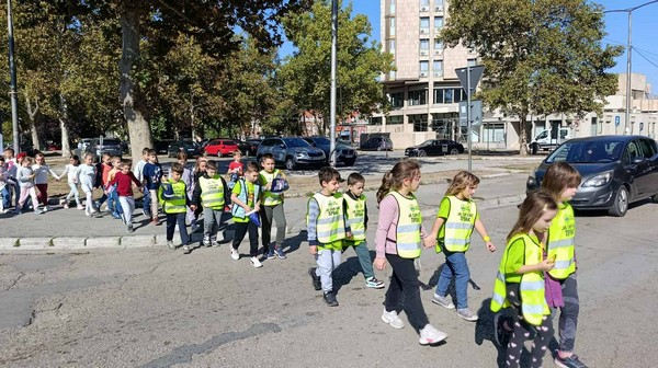 ПРВАЦИ У ДЕЧИЈОЈ НЕДЕЉИ НА КАРАВАНУ БЕЗБЕДНОСТИ САОБРАЋАЈА (3)