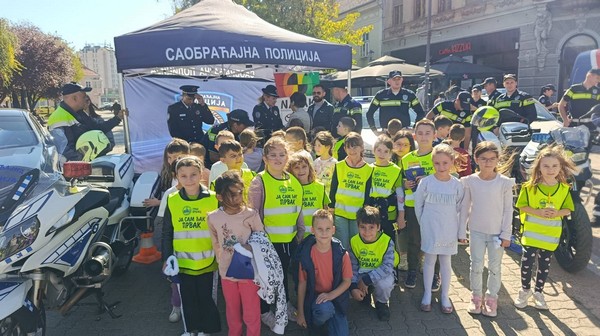 ПРВАЦИ У ДЕЧИЈОЈ НЕДЕЉИ НА КАРАВАНУ БЕЗБЕДНОСТИ САОБРАЋАЈА (8)