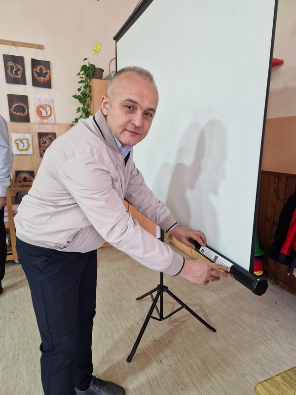 ПРОЈЕКАТ - ПОДРШКА ДИГИТАЛИЗАЦИЈИ НАСТАВЕ У ШКОЛАМА СА НАСТАВАМА НА РУМУНСКОМ ЈЕЗИКУ У СРБИЈИ (7)