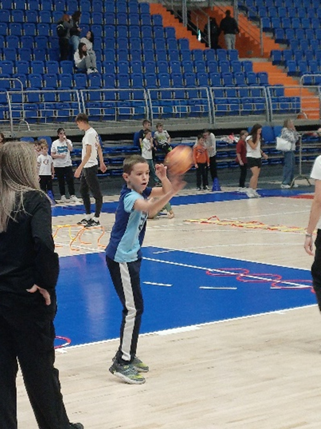 СПОРТСКО ДРУЖЕЊЕ И РАДИОНИЦЕ СА УЧЕНИЦИМА ГИМНАЗИЈЕ ВРШАЦ (1)