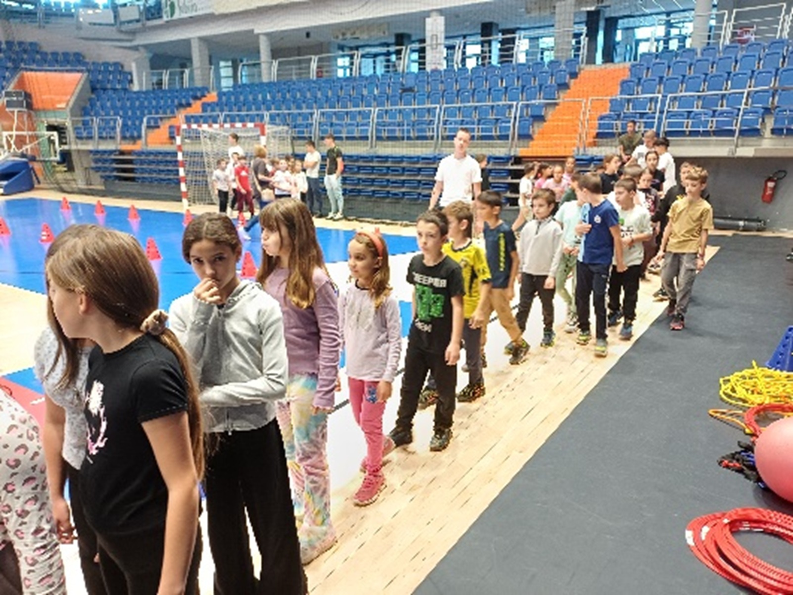 СПОРТСКО ДРУЖЕЊЕ И РАДИОНИЦЕ СА УЧЕНИЦИМА ГИМНАЗИЈЕ ВРШАЦ (6)