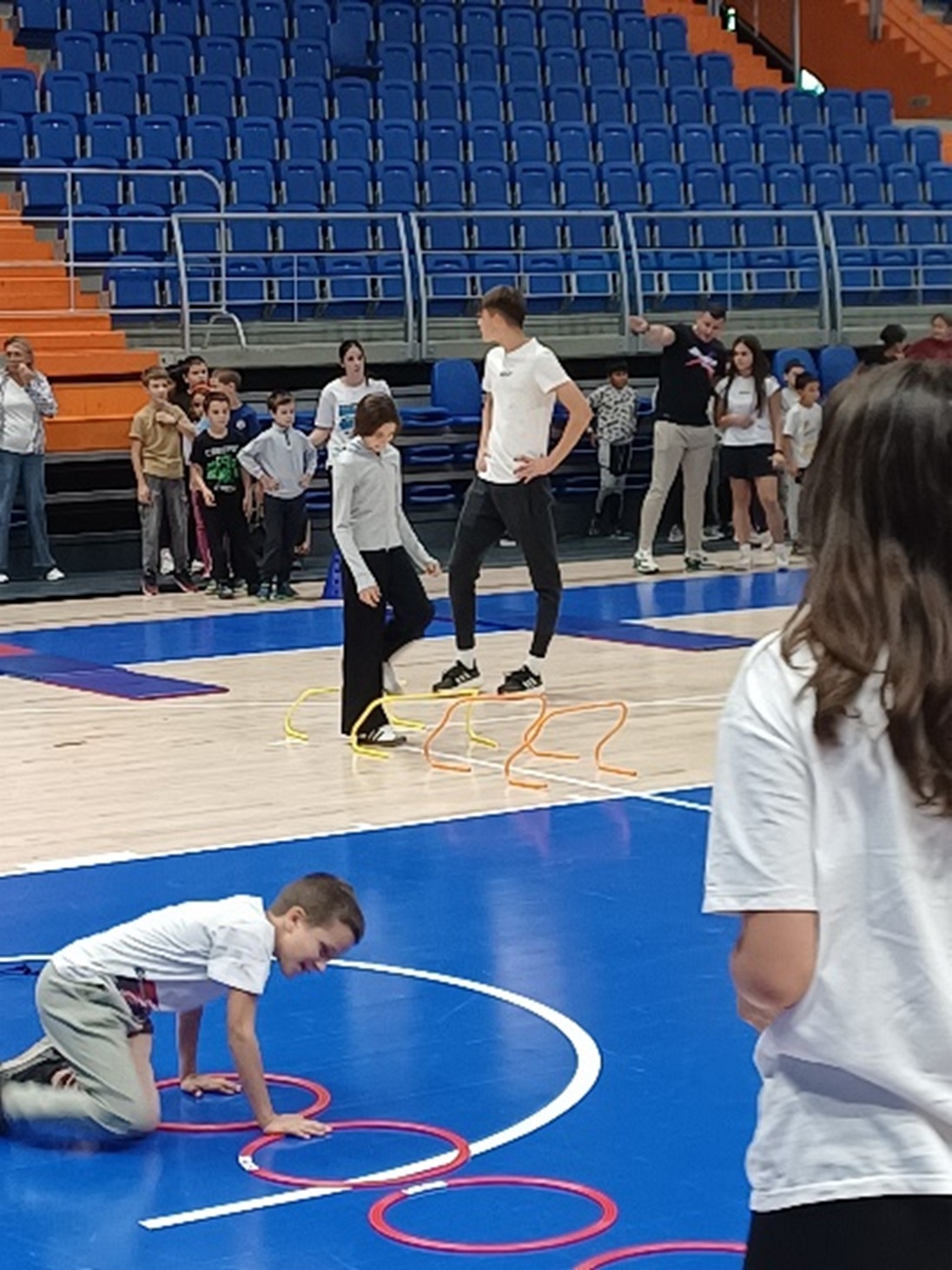 СПОРТСКО ДРУЖЕЊЕ И РАДИОНИЦЕ СА УЧЕНИЦИМА ГИМНАЗИЈЕ ВРШАЦ (7)